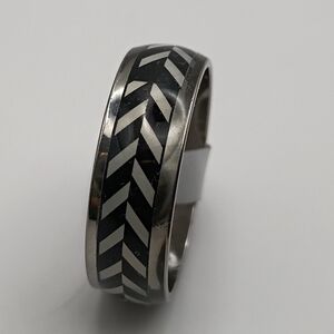 Stainless Steel Black and Silver Chevron Men's Ring Band Size 20 U.S Size 10